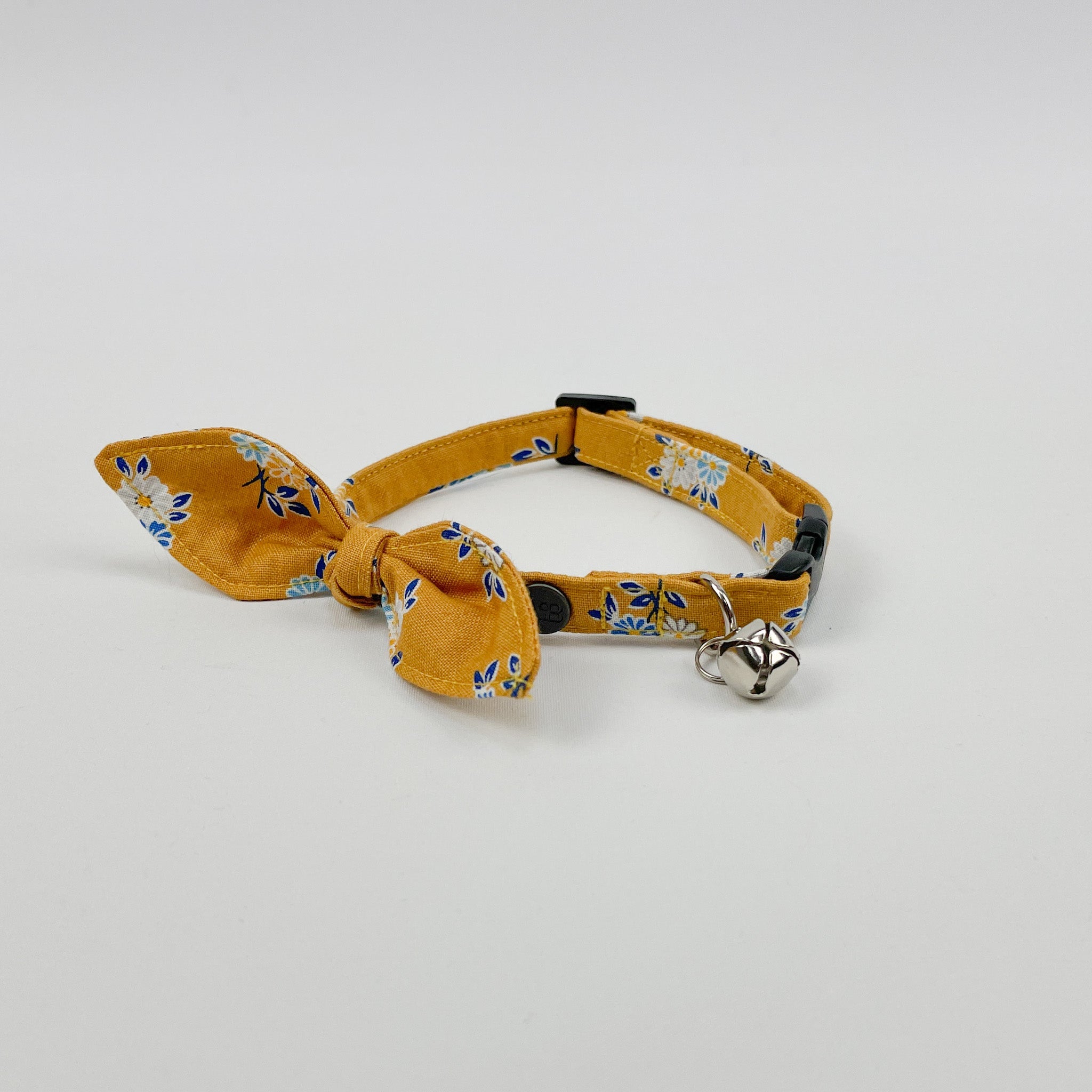 http://www.albiesboutique.com/cdn/shop/files/AB-cat-collar-spring-23-09_defeec73-8357-4e63-ad13-456b45923acf.jpg?v=1683191668