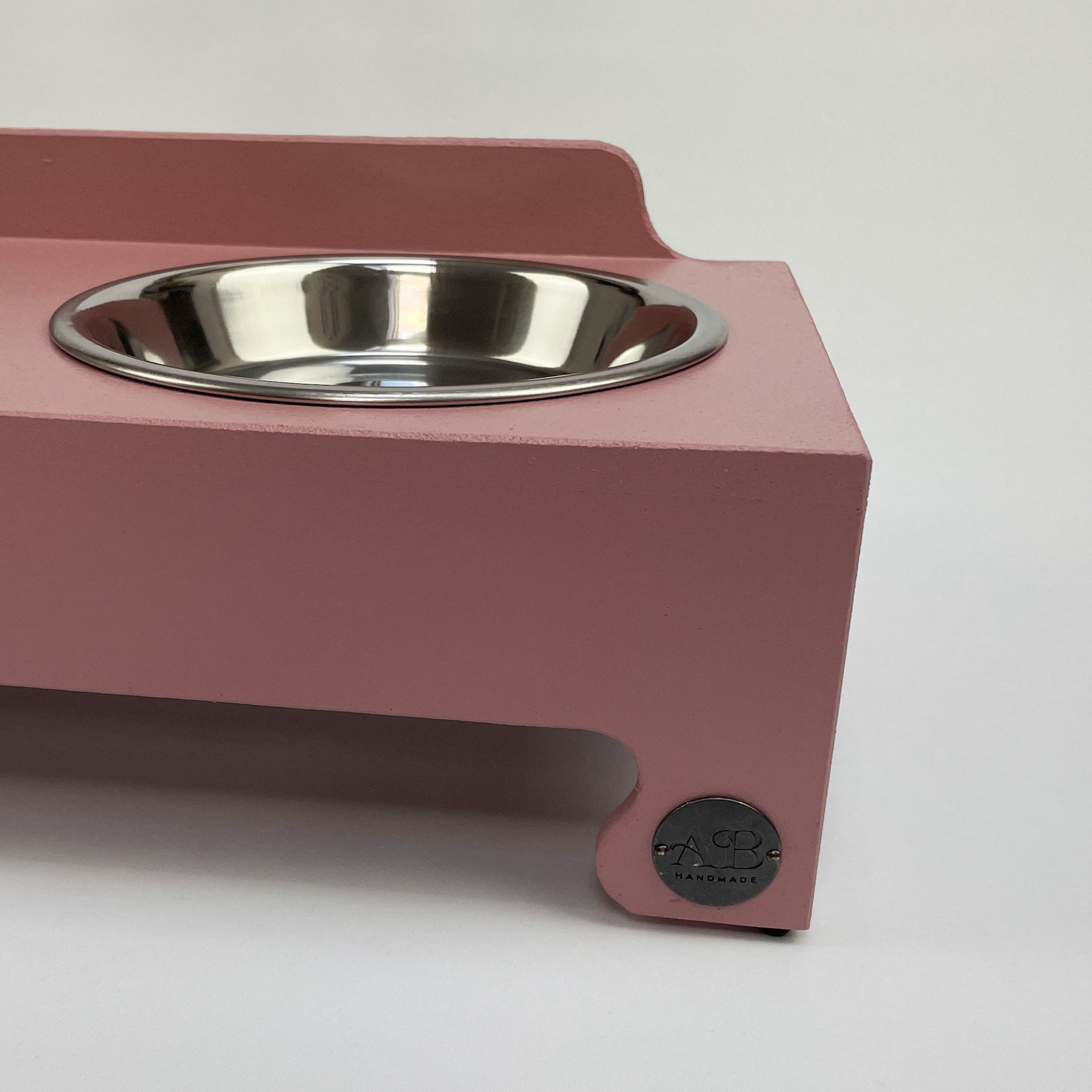 Why choose a raised dog bowl?  Albie's Boutique – albies-boutique